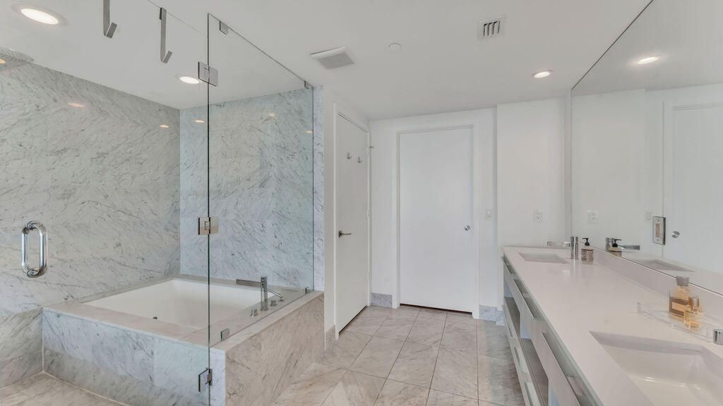 3131 NE 7th Avenue, Unit 2206, Miami, FL 33137 Photo