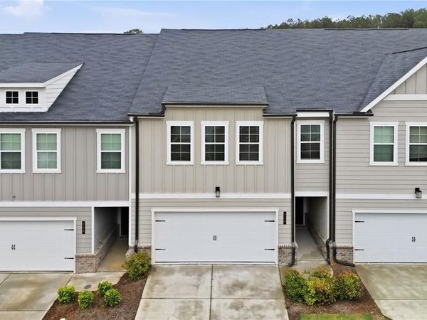 230 Point Place Drive , Loganville, GA 30052