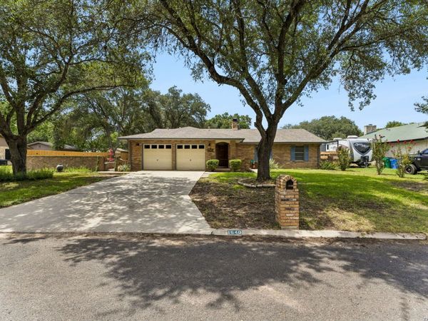 1640 WILLOW LN, Seguin, TX 78155