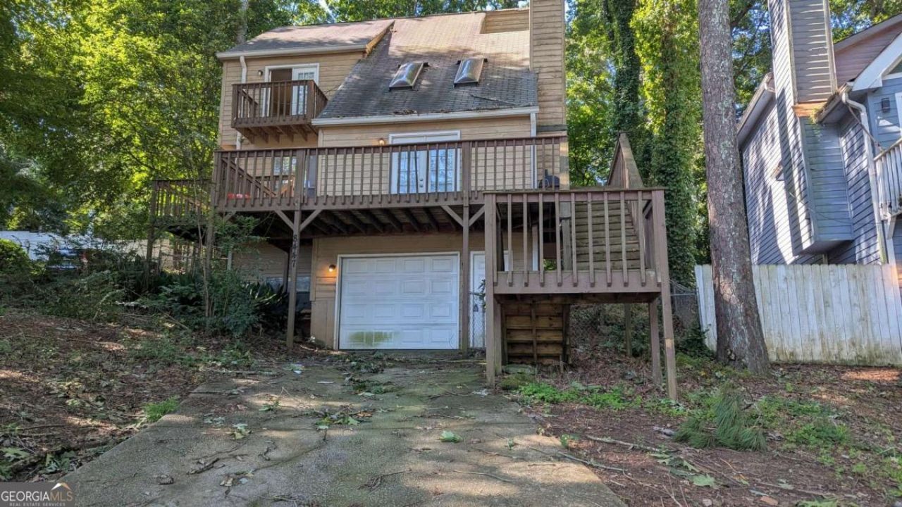 8447 Lake Drive, Snellville, GA 30039 Main Photo