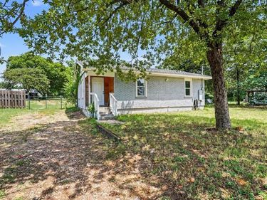 6337 Renwood Drive , Fort Worth, TX 76140