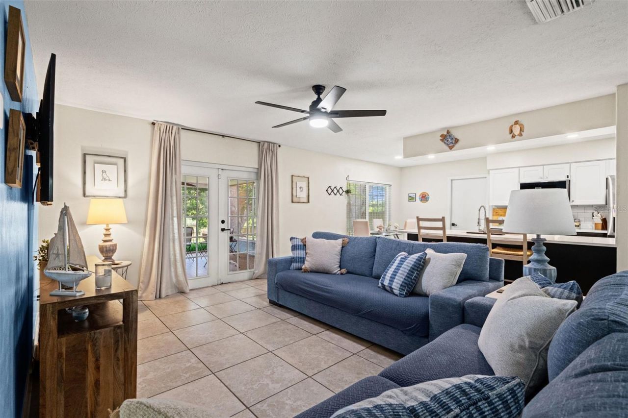 15521 Wetstone Drive, Tampa, FL 33613 Photo