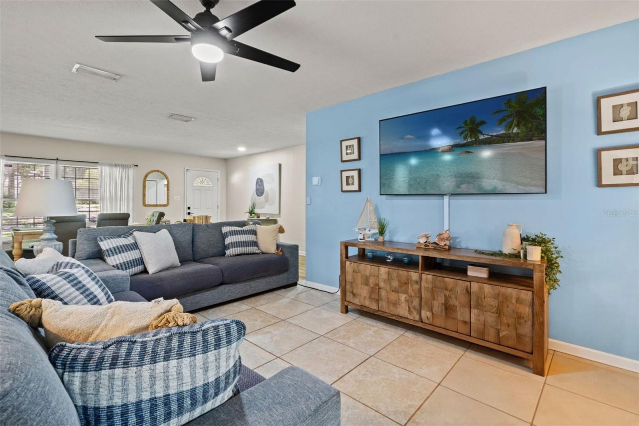 15521 Wetstone Drive, Tampa, FL 33613 Photo