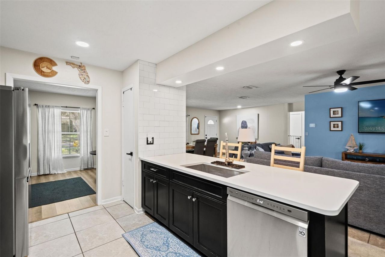 15521 Wetstone Drive, Tampa, FL 33613 Photo