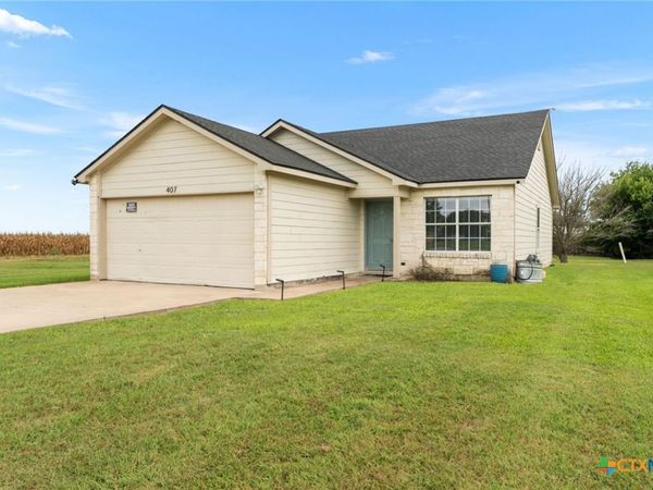 407 E Pietzsch Street , Bartlett, TX 76511