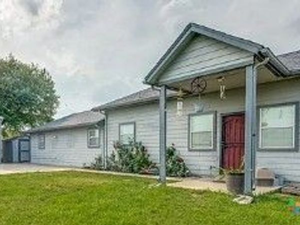 256 County Road 481 , Gonzales, TX 78629