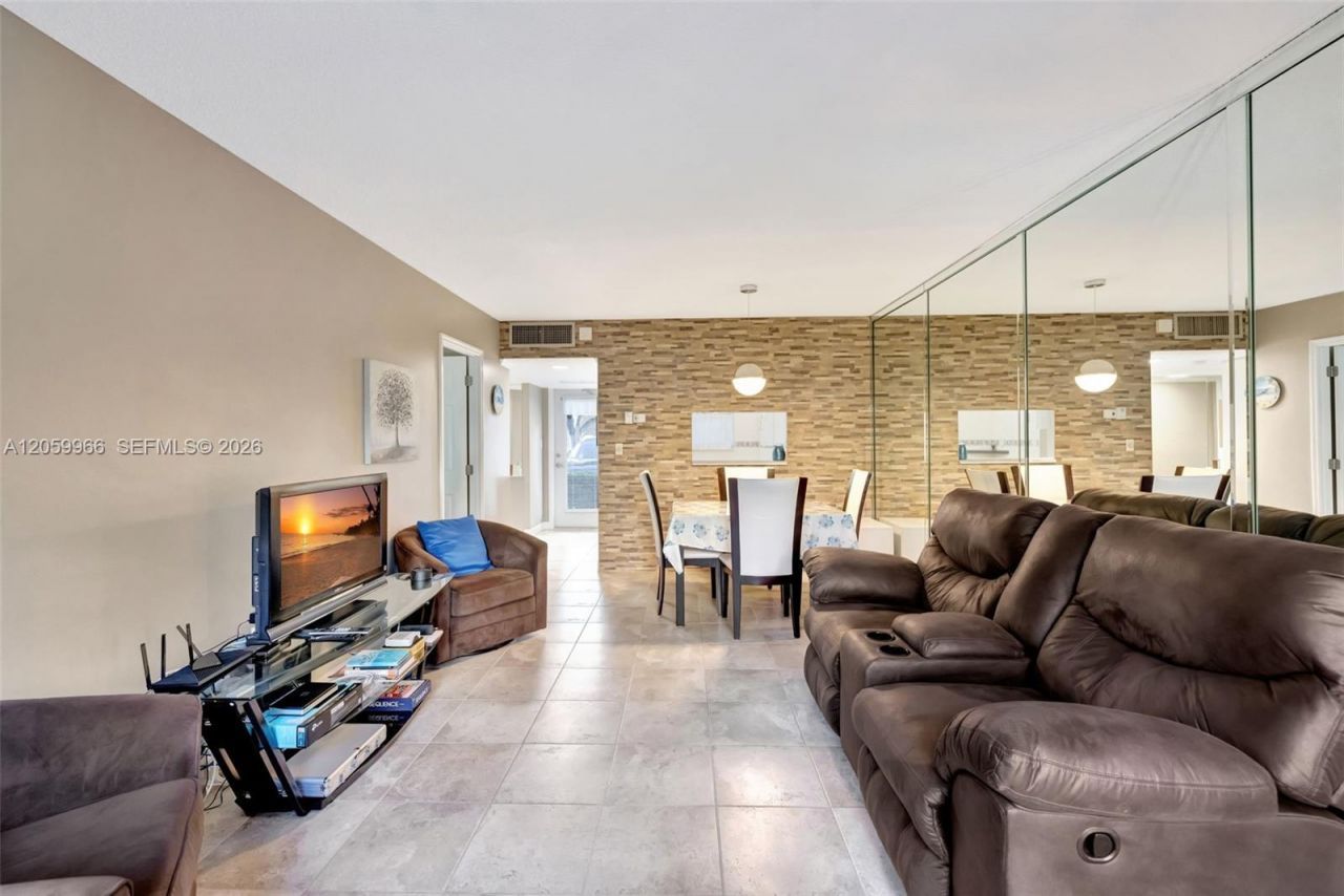 3431 NW 50th Ave , Unit 113, Lauderdale Lakes, FL 33319 Photo