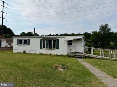 686 W PENN AVENUE , ROBESONIA, PA 19551