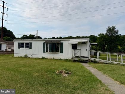 686 W PENN AVENUE Robesonia, PA 19551
