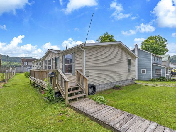660 Kanawha Ave, Rainelle, WV 25962