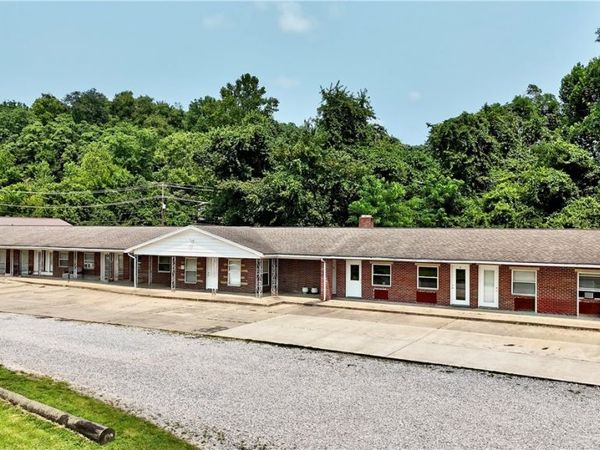 1094 Clement Avenue , Belpre, OH 45714