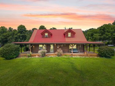3192 KY-15 , Campton, KY 41301
