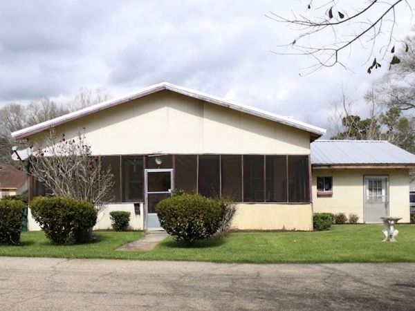 1729 BUND Street , Bogalusa, LA 70427