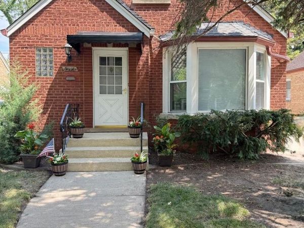 7119 N Merrimac Avenue , Chicago, IL 60646