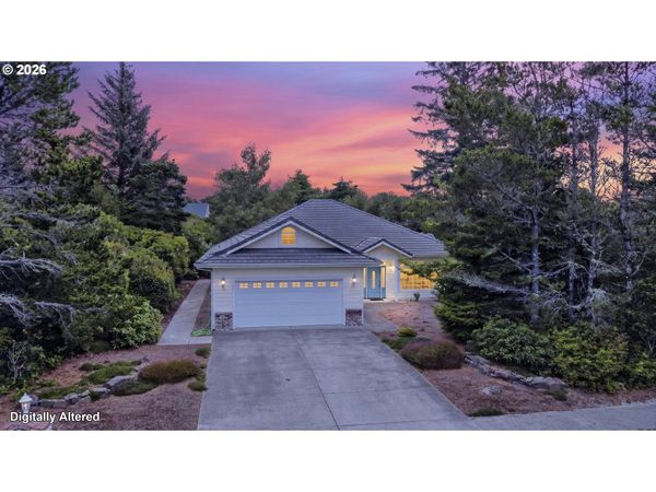 131 SHORELINE DR, Florence, OR 97439