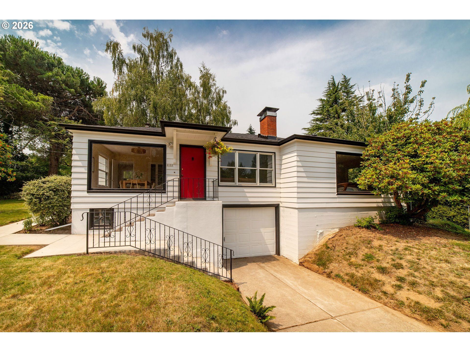 2133 SW Taylors Ferry Rd, Portland, OR 97219 Main Photo