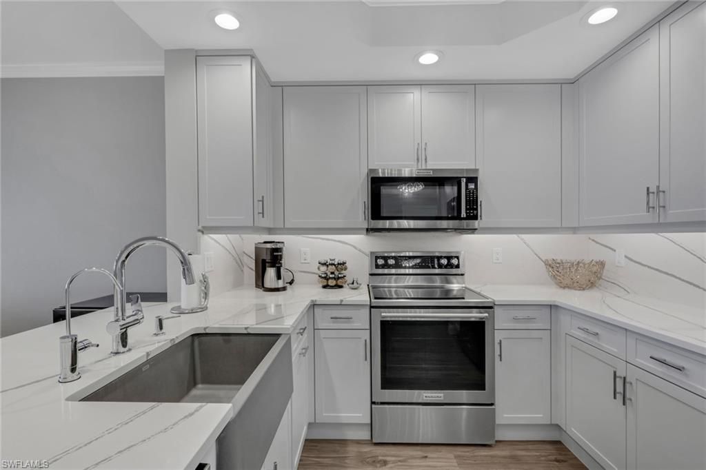 420 Cove Tower Dr, Unit 802, Naples, FL 34110 Photo