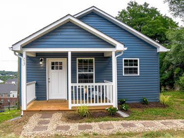 715 MINEOLA ST, STAUNTON, VA 24401