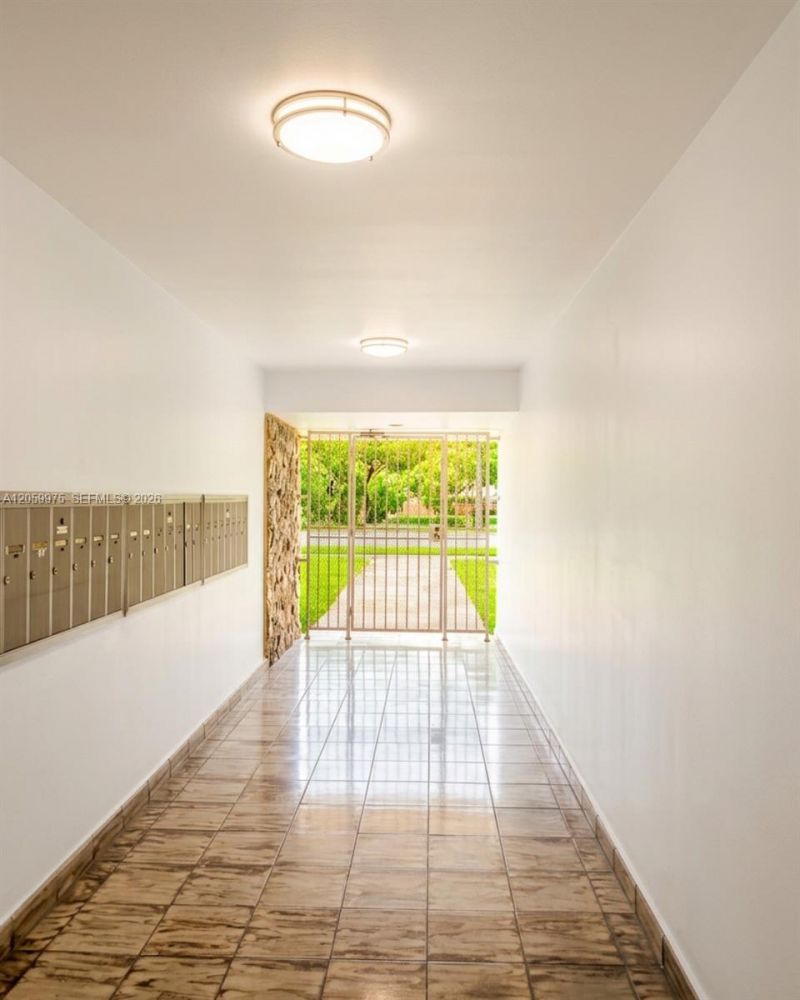 8990 SW 24th St , Unit 19, Miami, FL 33165 Photo