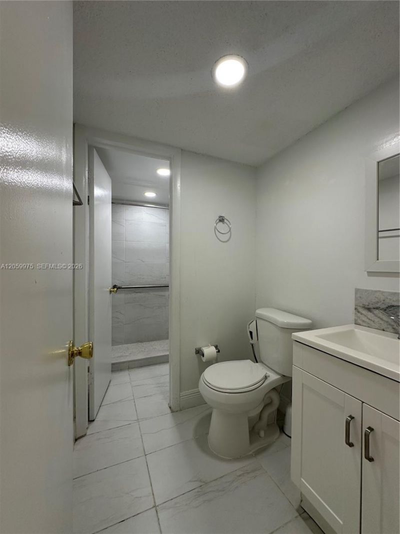 8990 SW 24th St , Unit 19, Miami, FL 33165 Photo