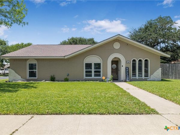 101 King Arthur Street , Victoria, TX 77904