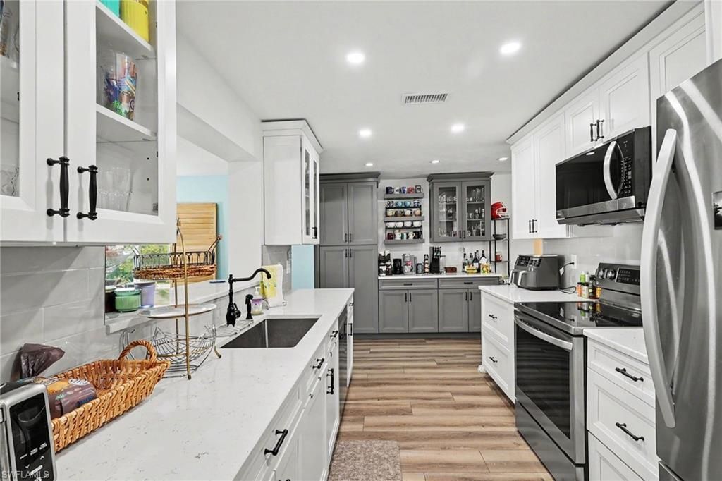 5411 Loyola Ln, Fort Myers, FL 33908 Photo