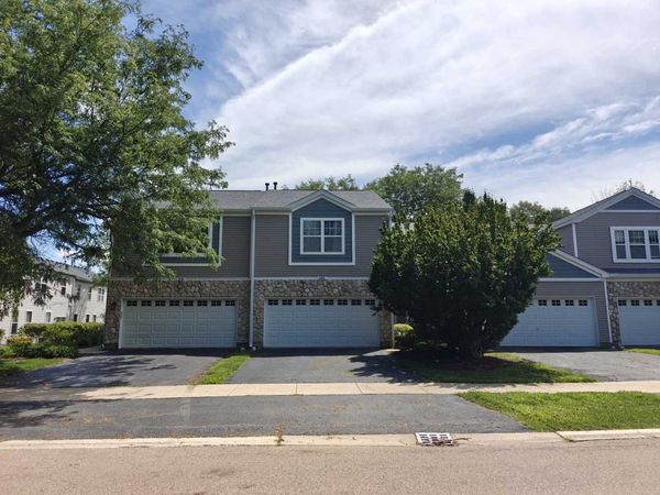 680 Meadowridge Drive , Aurora, IL 60504