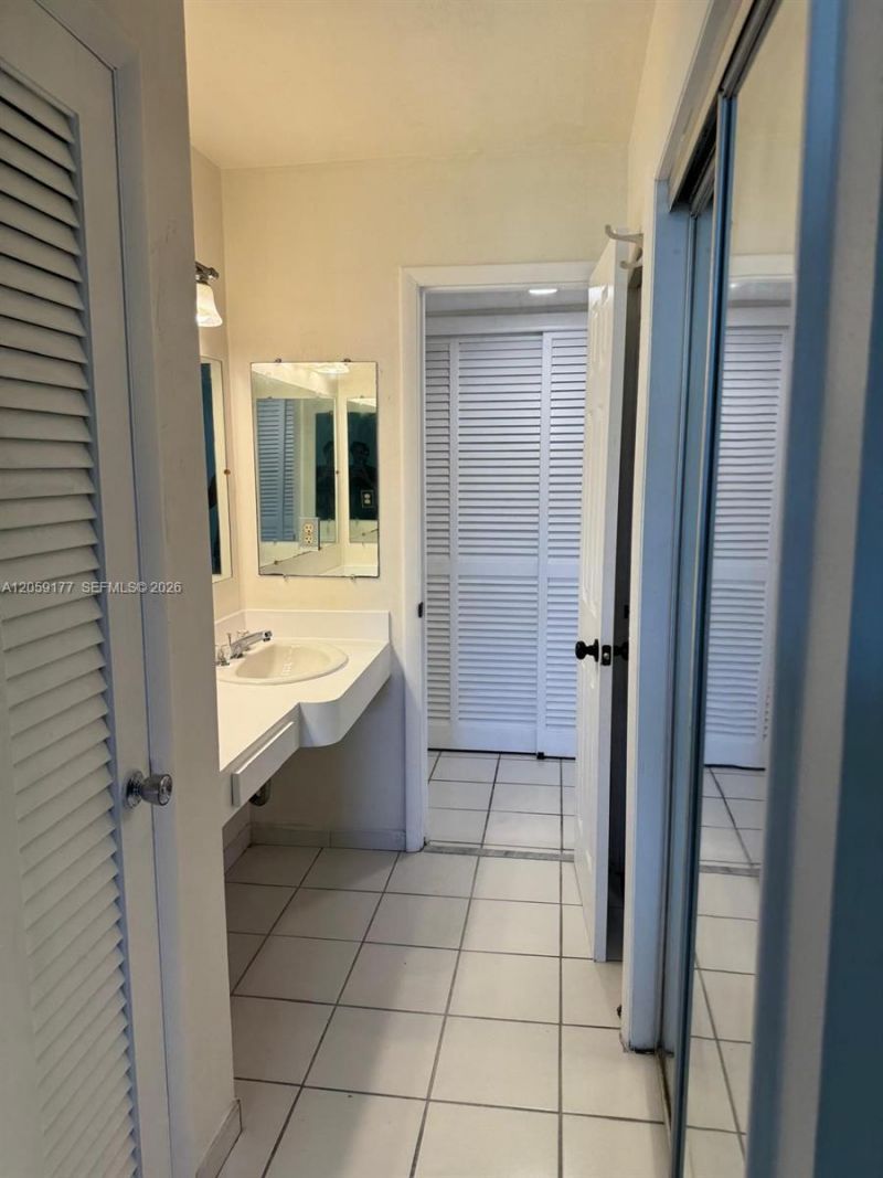 19001 NE 14th Ave, Unit 121, Miami, FL 33179 Photo