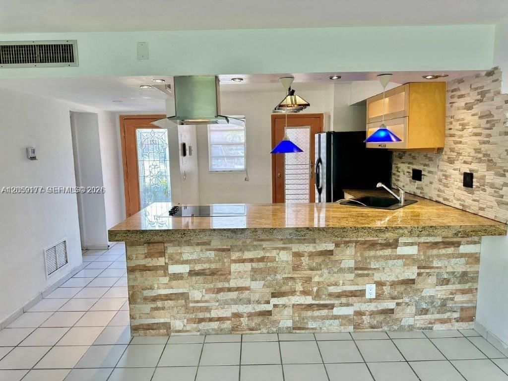 19001 NE 14th Ave , Unit 121, Miami, FL 33179 Photo