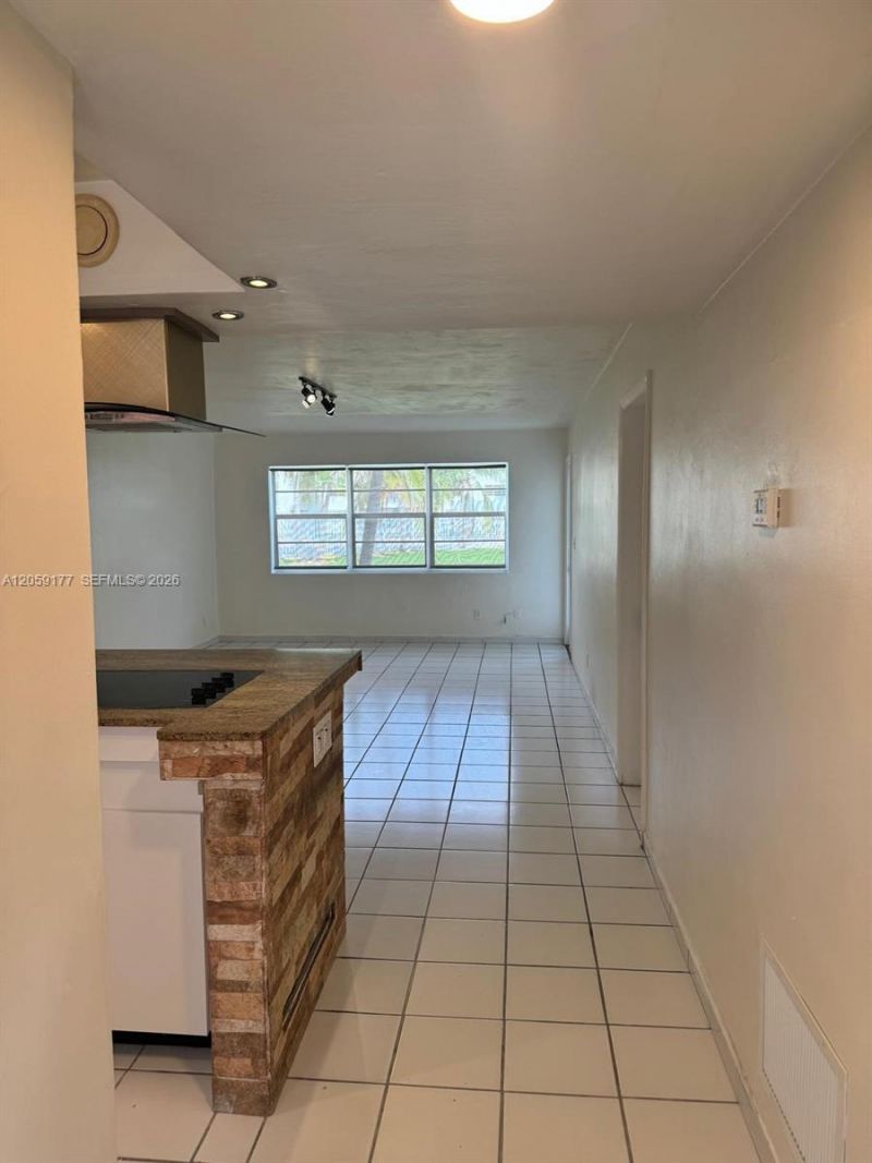 19001 NE 14th Ave, Unit 121, Miami, FL 33179 Photo