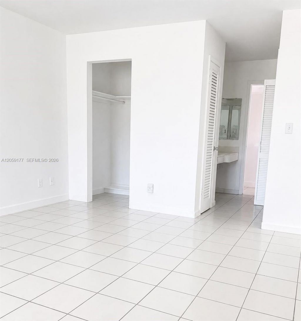 19001 NE 14th Ave , Unit 121, Miami, FL 33179 Photo