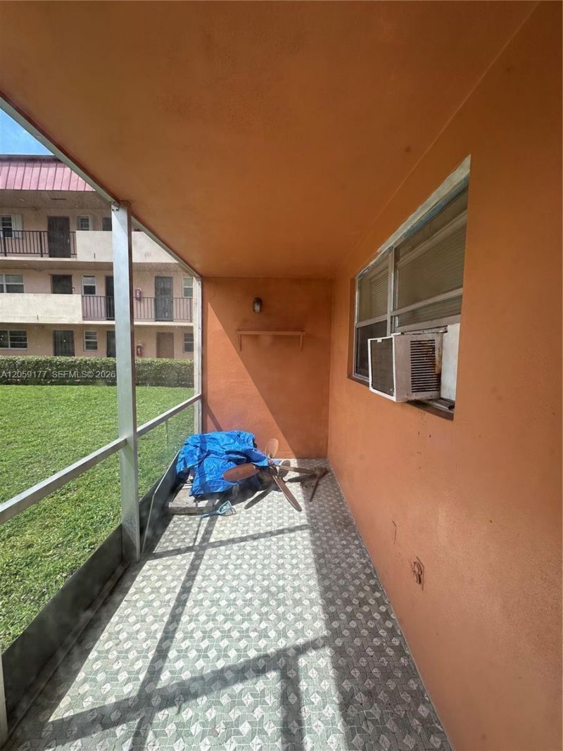 19001 NE 14th Ave , Unit 121, Miami, FL 33179 Photo
