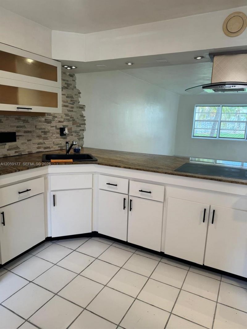 19001 NE 14th Ave, Unit 121, Miami, FL 33179 Photo