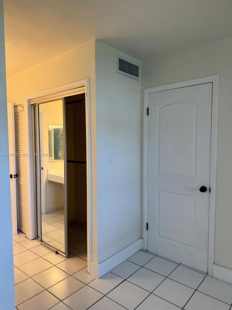 19001 NE 14th Ave, Unit 121, Miami, FL 33179 Photo