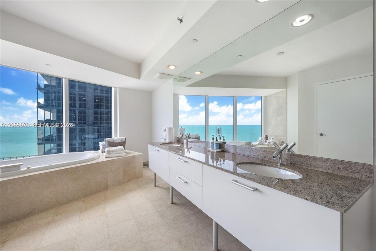 17201 Collins Ave, Unit 3501, Sunny Isles Beach, FL 33160 Photo