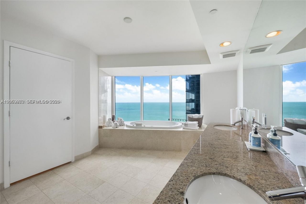 17201 Collins Ave, Unit 3501, Sunny Isles Beach, FL 33160 Photo