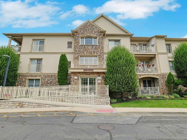 32 N De Baun Avenue, Unit 207, Suffern, NY 10901