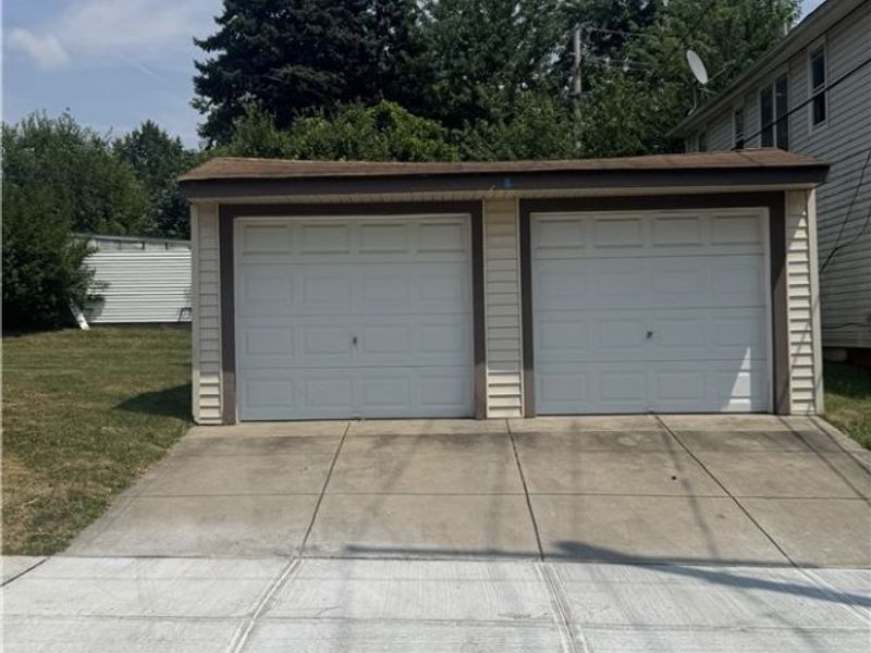 8502 Grand Division Avenue, Garfield Heights, OH 44125 Photo 2