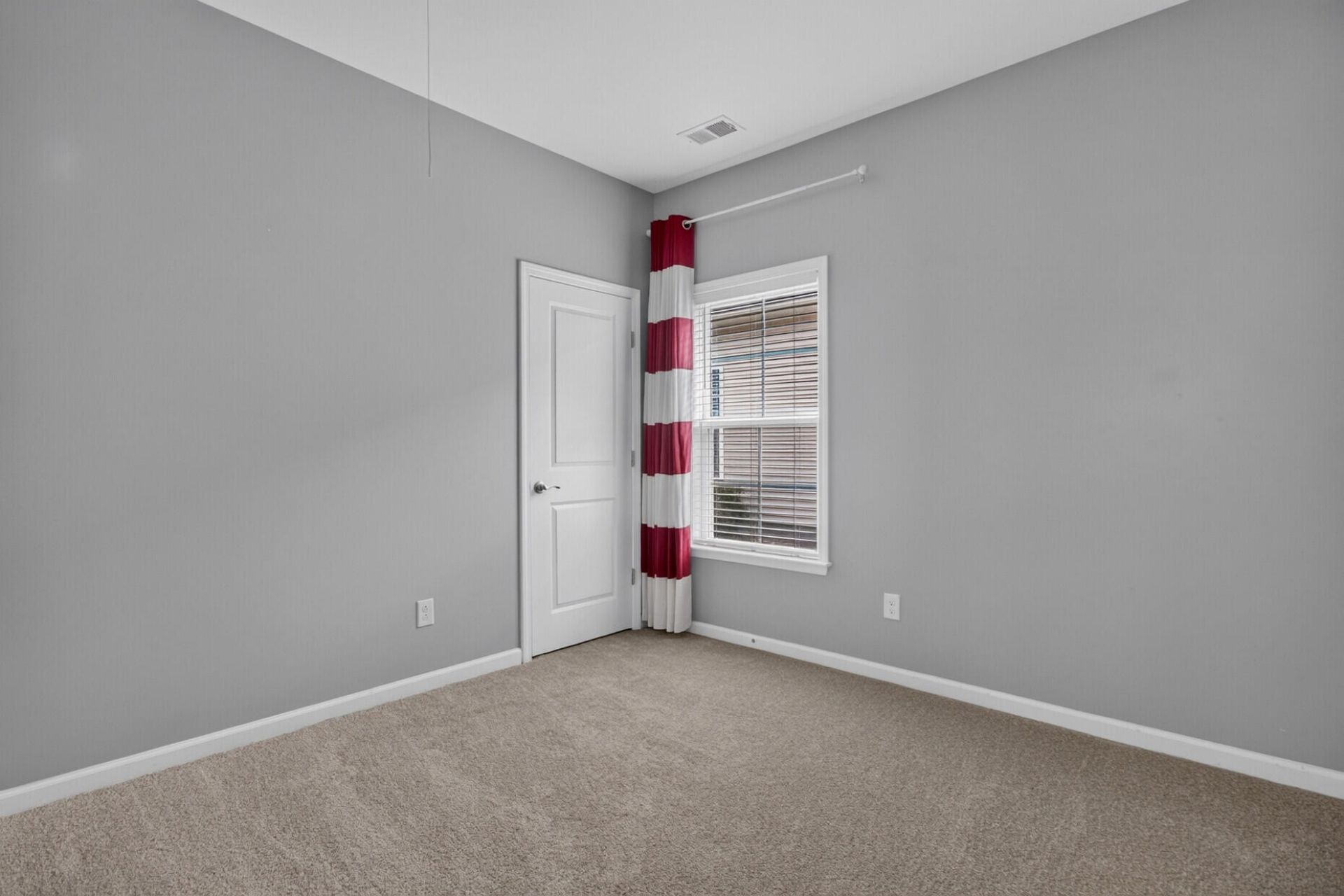 2658 Woodfield Court Photo 36
