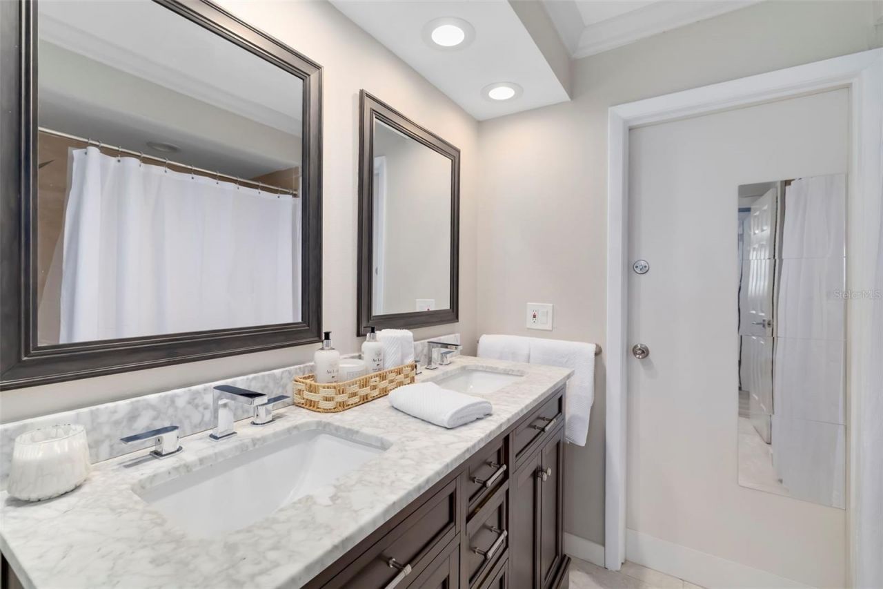 3304 Spring Mill Circle, Sarasota, FL 34239 Photo