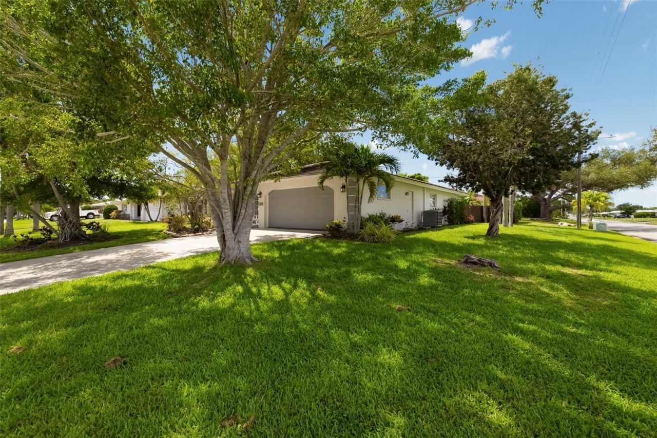 3304 Spring Mill Circle, Sarasota, FL 34239 Photo