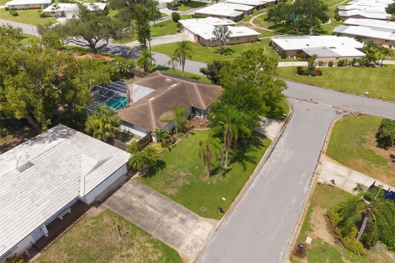 3304 Spring Mill Circle, Sarasota, FL 34239 Photo