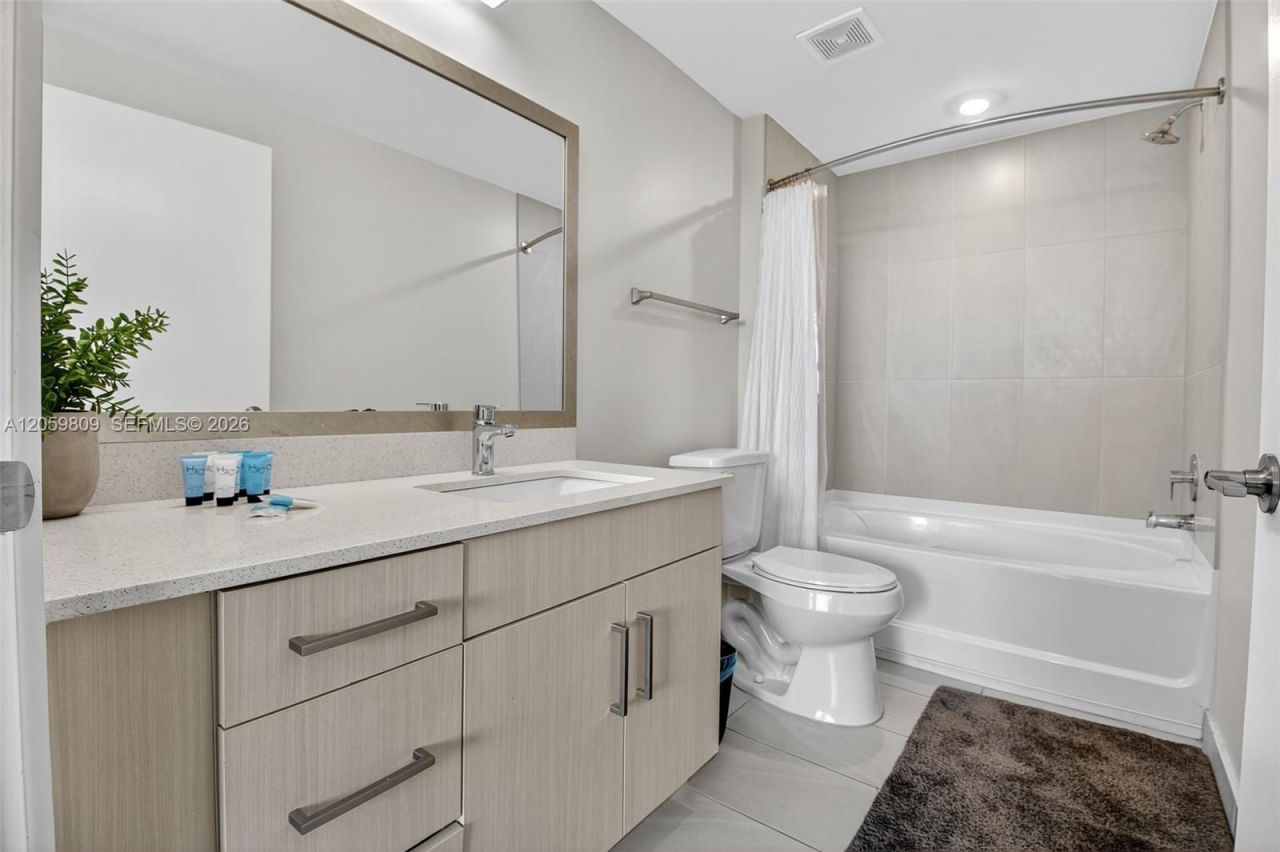 1110 NW 1st St , Unit 305, Miami, FL 33128 Photo