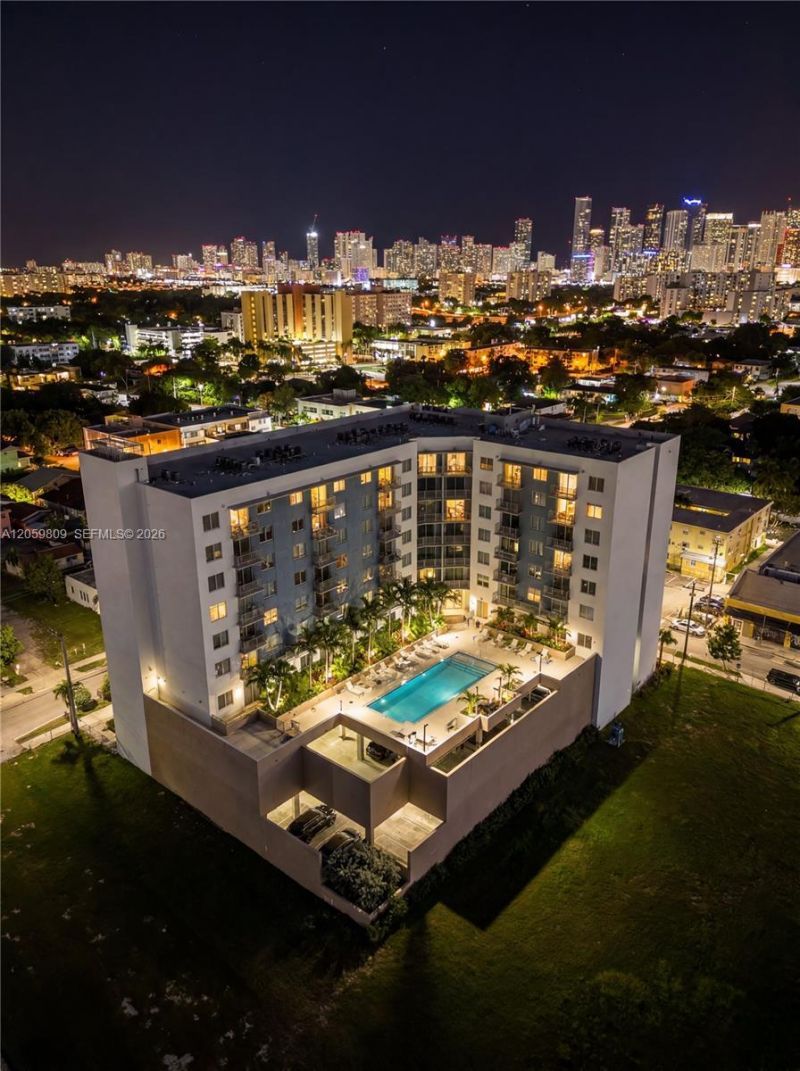 1110 NW 1st St , Unit 305, Miami, FL 33128 Photo