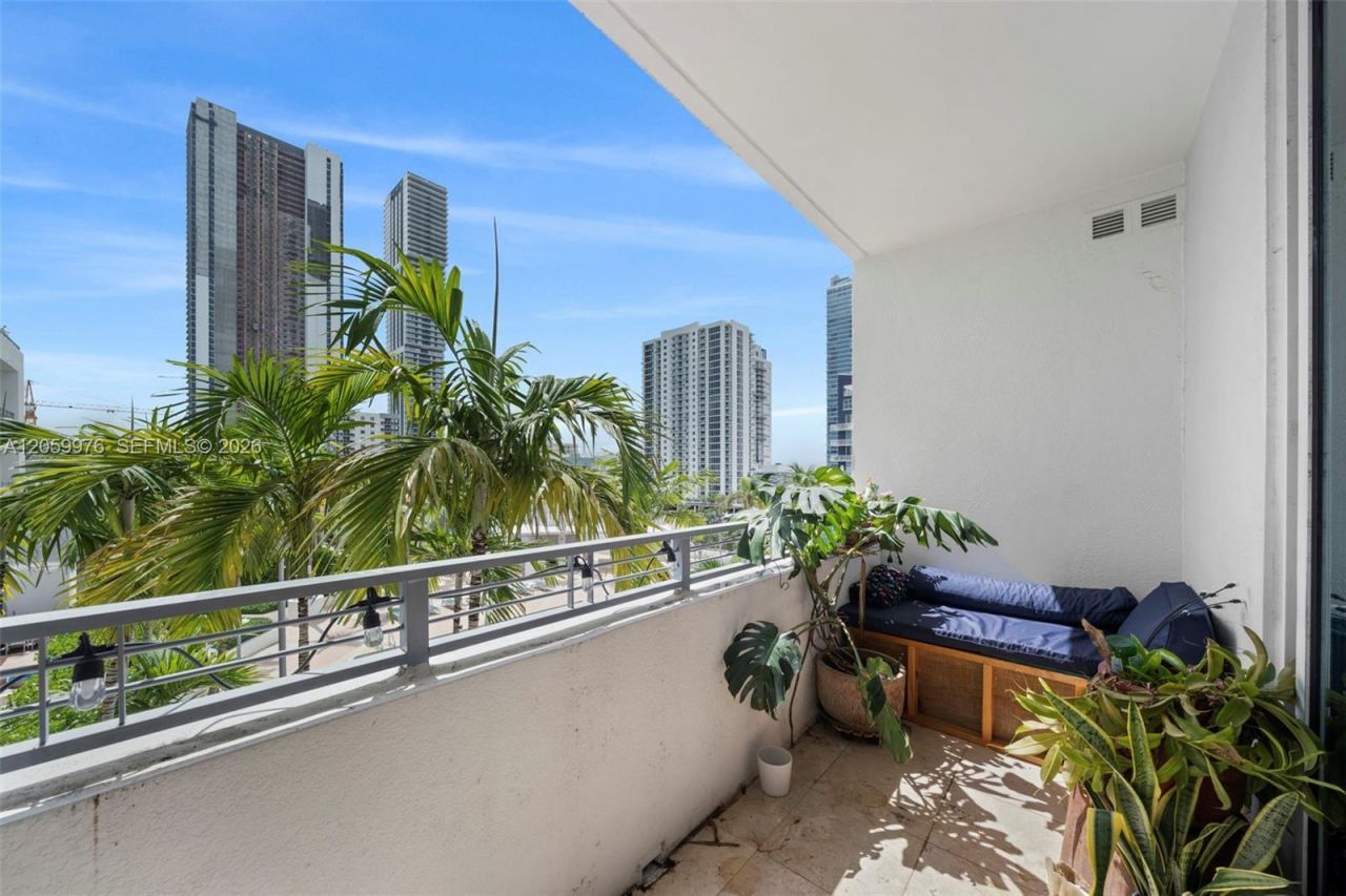 350 NE 24th St, Unit 703, Miami, FL 33137 Photo