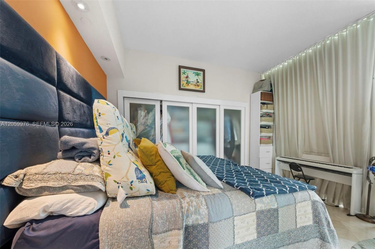 350 NE 24th St, Unit 703, Miami, FL 33137 Photo