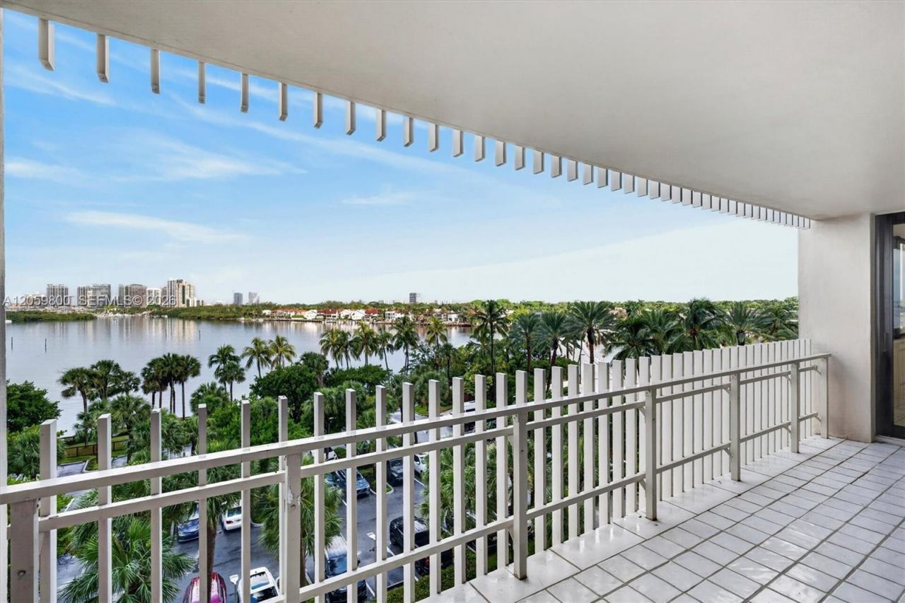1 Grove Isle , Unit 506, Miami, FL 33133 Photo
