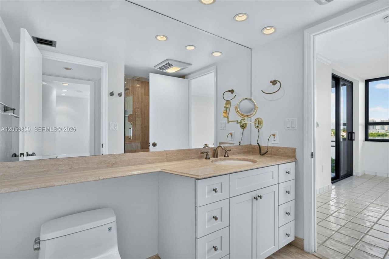 1 Grove Isle , Unit 506, Miami, FL 33133 Photo