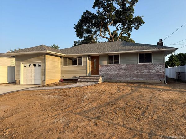 2 5th Avenue , Farmingdale, NY 11735