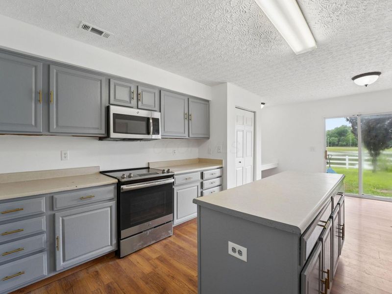 4149 Town Square Drive, Canal Winchester, OH 43110 Photo 16
